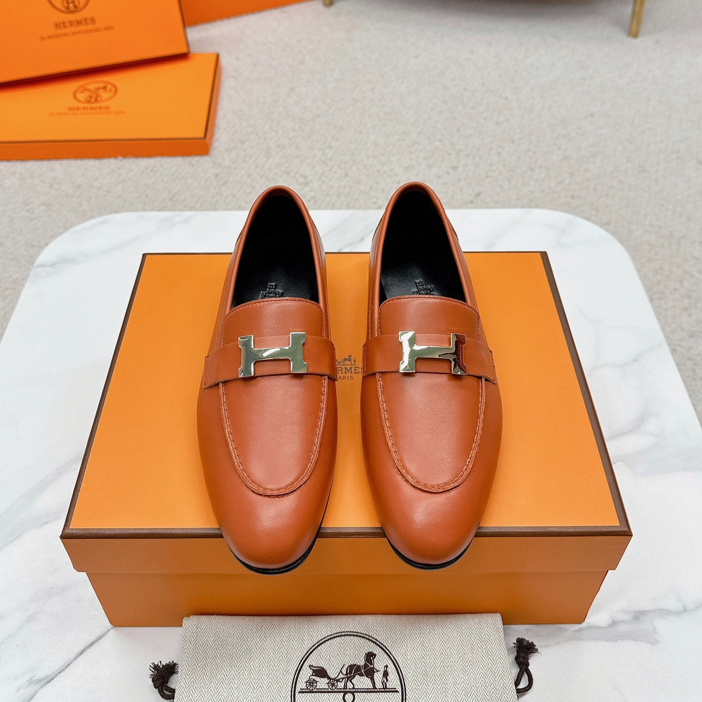 에르메스 HERMES 2024 SS H로고 카멜 레더 여성 슈즈 커스텀급