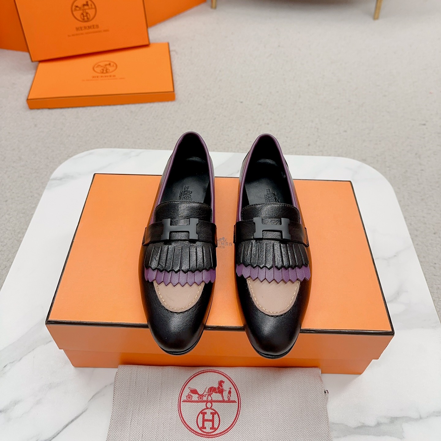 에르메스 HERMES 2024 SS H로고 테슬장식 검핑 여성 슈즈 커스텀급