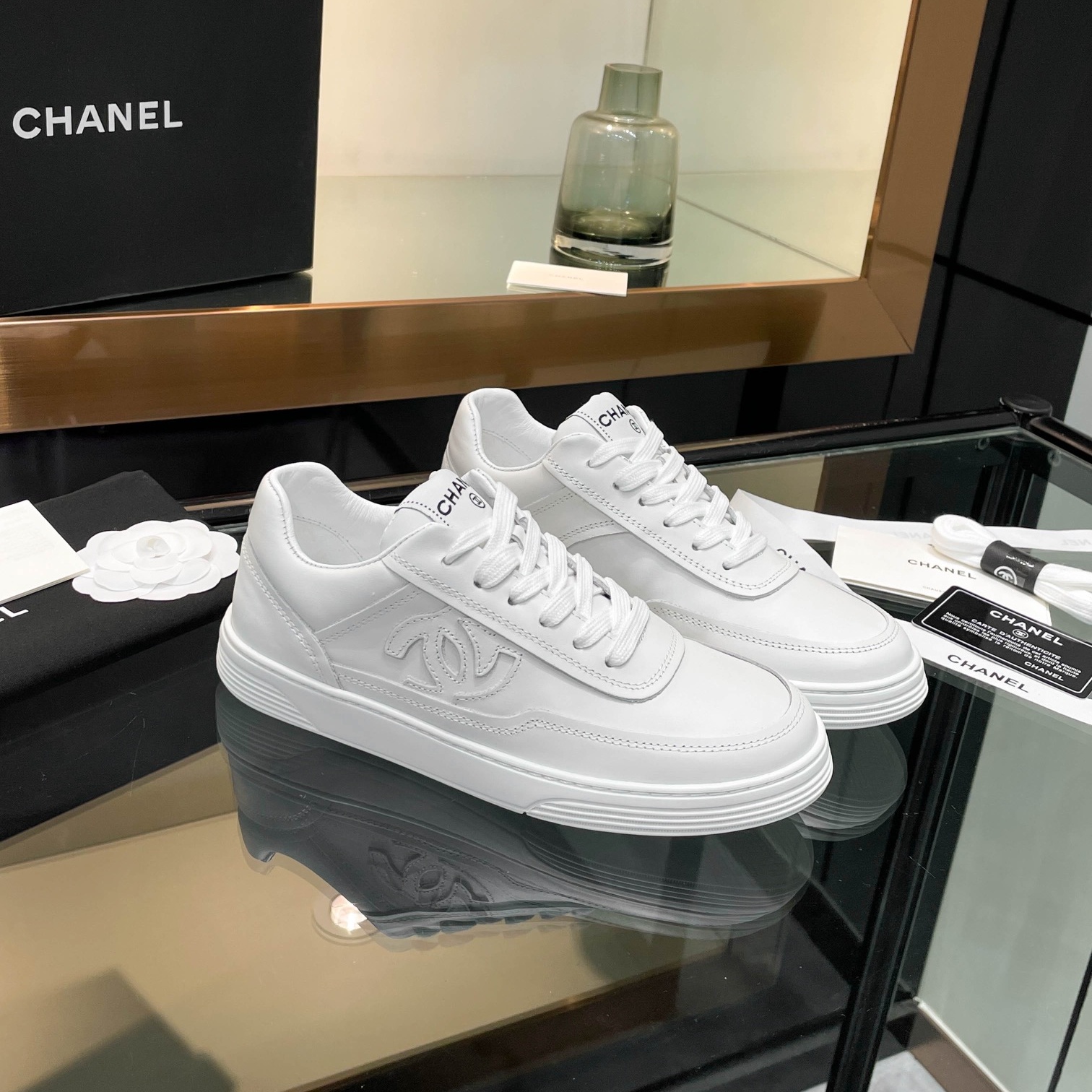 샤넬 CHANEL 2024 SS 스티치 CC로고 화이트 화이트텝 여성 슈즈 커스텀급