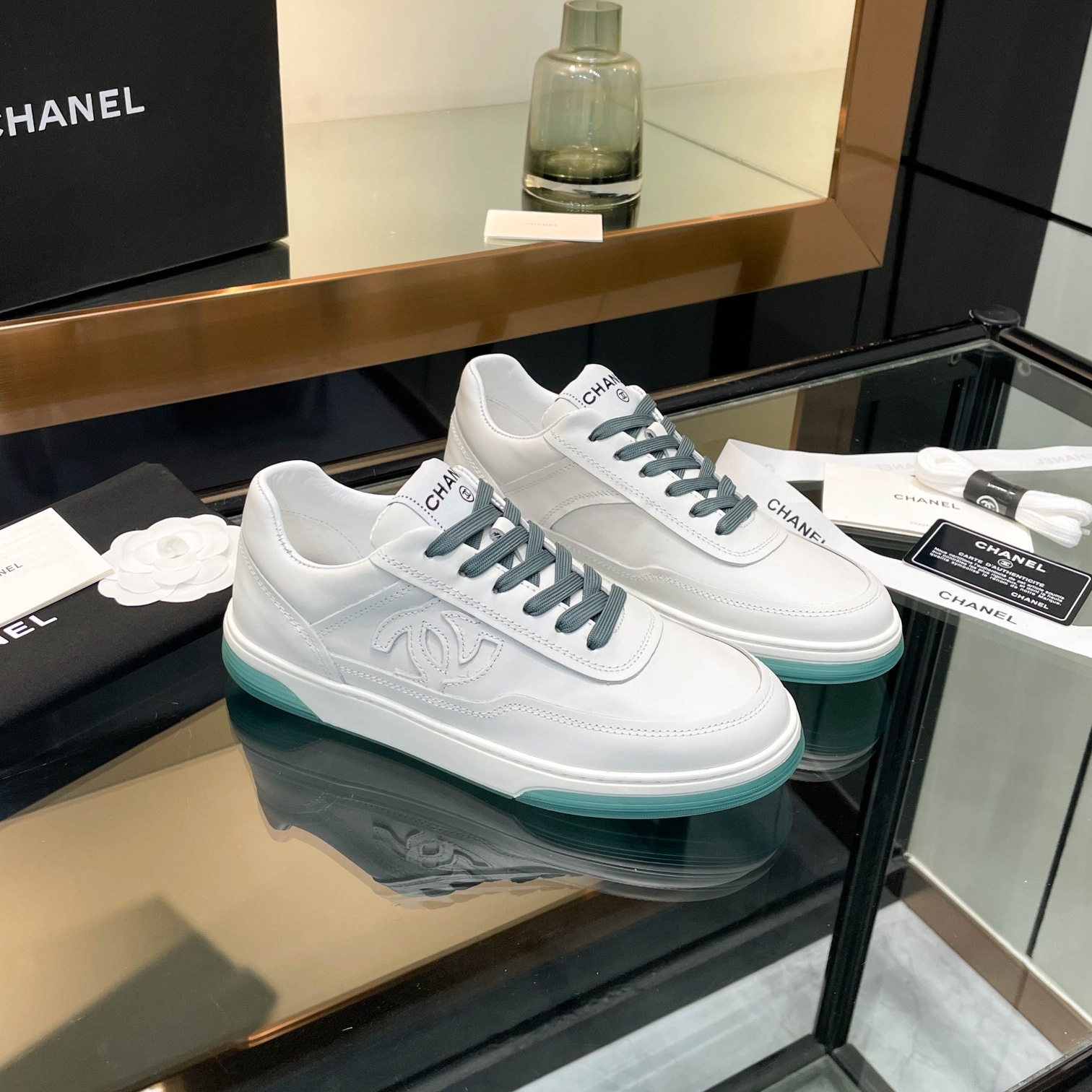 샤넬 CHANEL 2024 SS 스티치 CC로고 화이트 민트텝 여성 슈즈 커스텀급