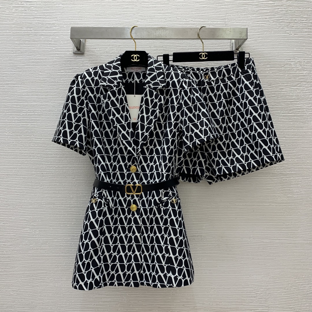 발렌티노 VALENTINO 2024 SS 캐릭터 프린트 자켓 반바지 여성 세트 커스텀급