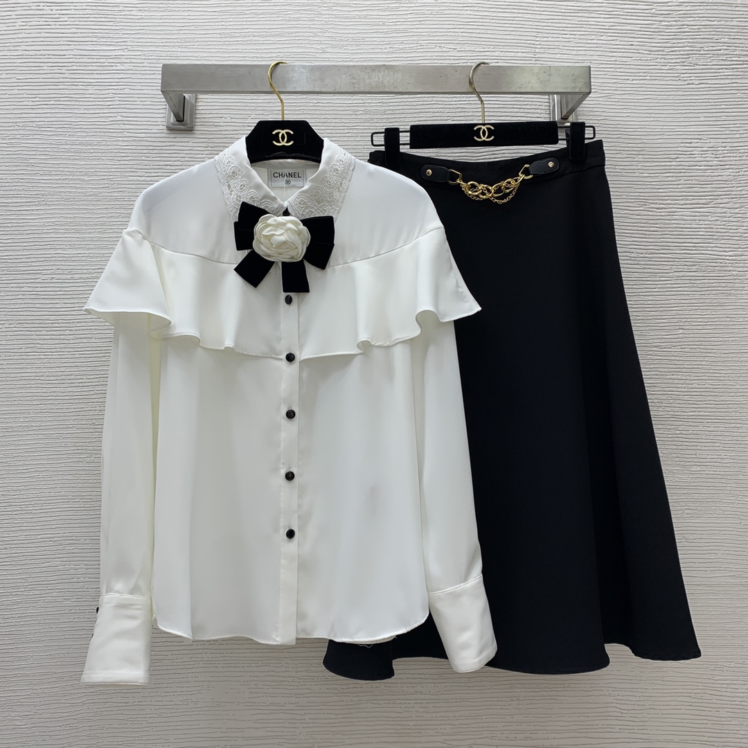 샤넬 CHANEL 2024 SS 레이스 까멜리아 프릴 블라우스 스커트 여성 세트 커스텀급
