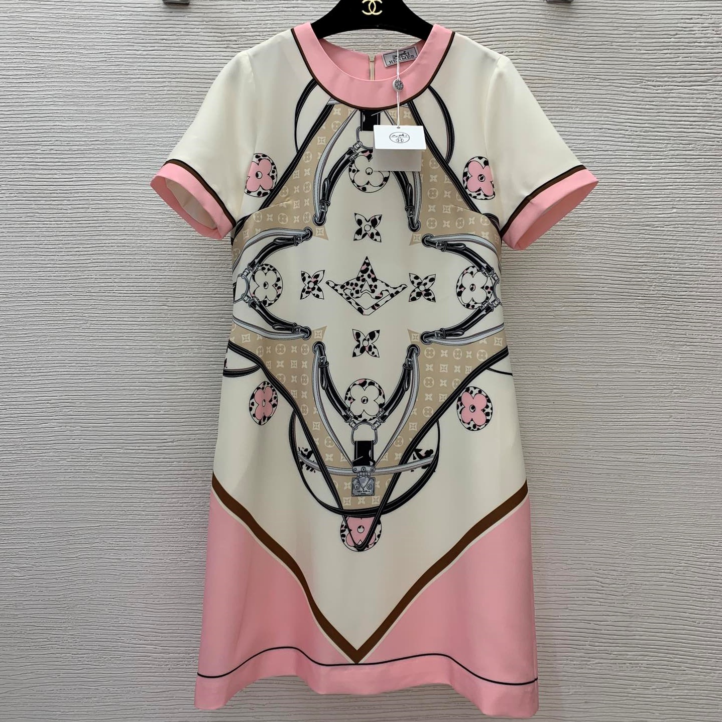 루이비통 LOUIS VUITTON 2024 SS 캐릭터 로고 여성 원피스 커스텀급