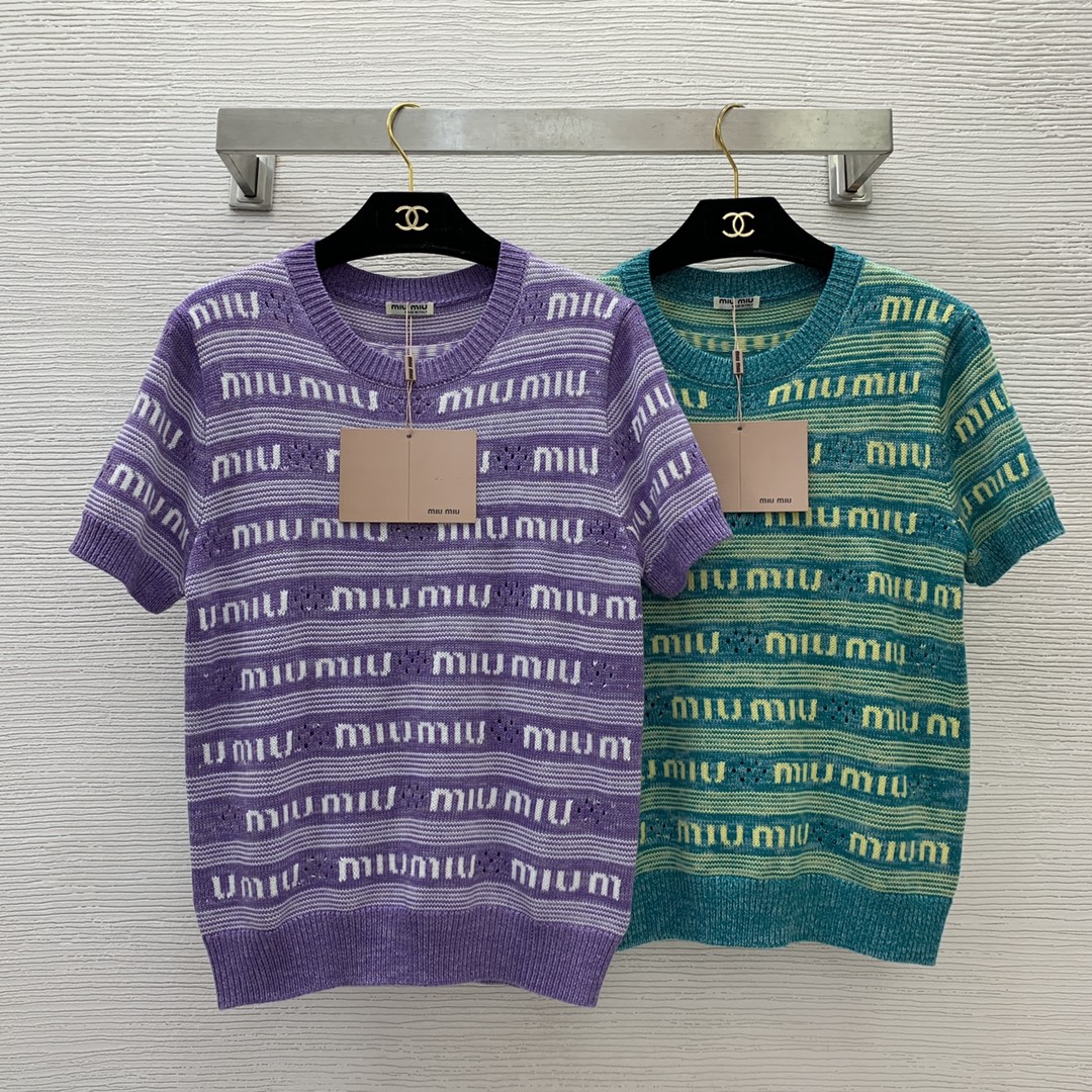 미우미우 MIUMIU 2024 SS 캐릭터 로고 라운드넥 니트 여성 반팔티 커스텀급