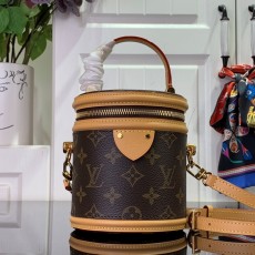루이비통 LOUIS VUITTON 2024 SS 모노그램 나노 칸 숄더백 M82952 미러급