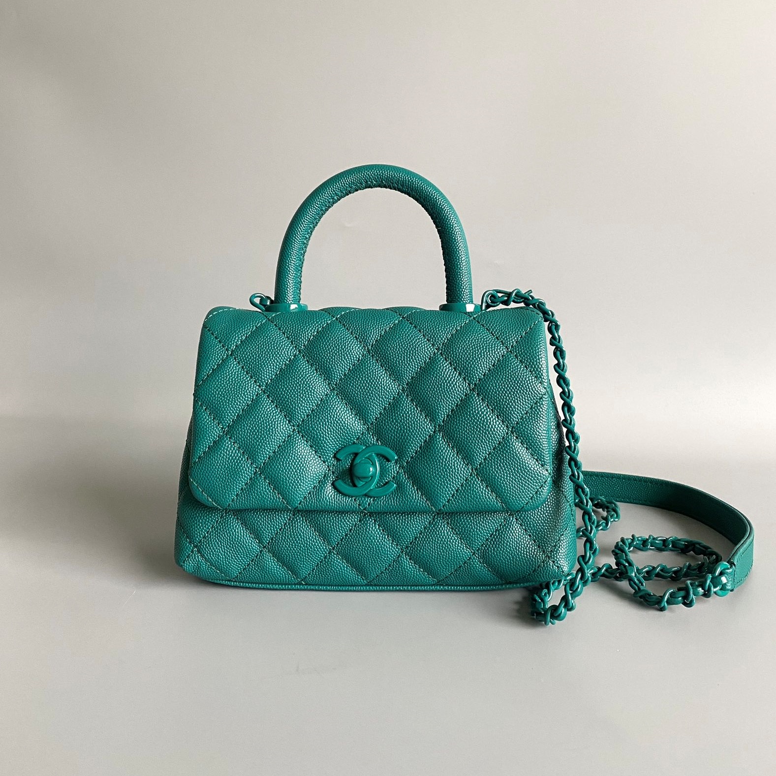 샤넬 CHANEL 2024 SS 캐비어 퀄팅 그린 코코 미니 핸들백 AS2215 커스텀급