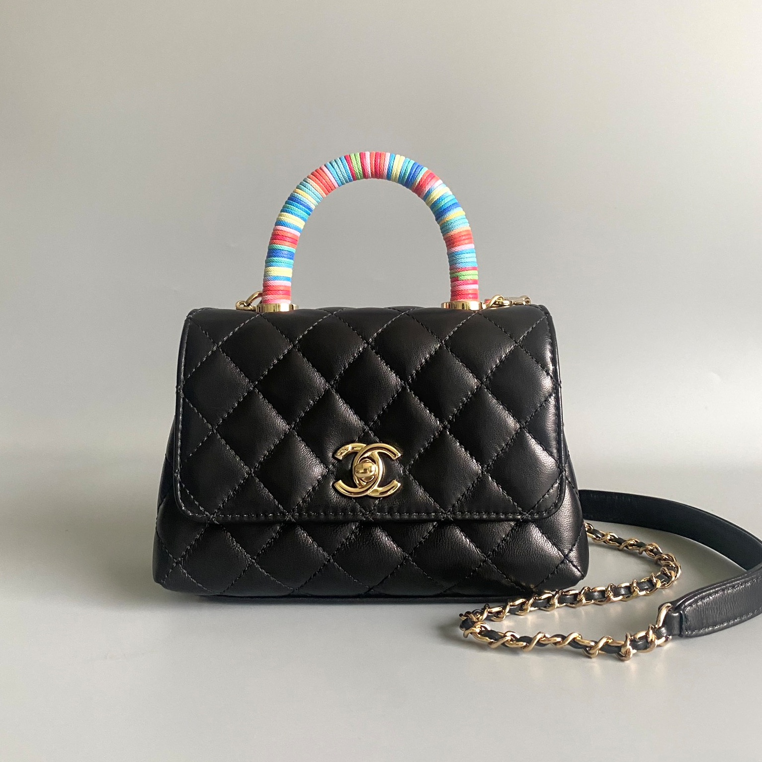 샤넬 CHANEL 2024 SS 램스킨 퀄팅 블랙 멀티 코코 미니 핸들백 AS2215 커스텀급