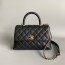 샤넬 CHANEL 2024 SS 캐비어 퀄팅 올블랙 코코 골드메탈 스몰 핸들백 AS186 커스텀급