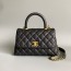 샤넬 CHANEL 2024 SS 캐비어 퀄팅 올블랙 코코 빈티지 골드 스몰 핸들백 AS186 커스텀급