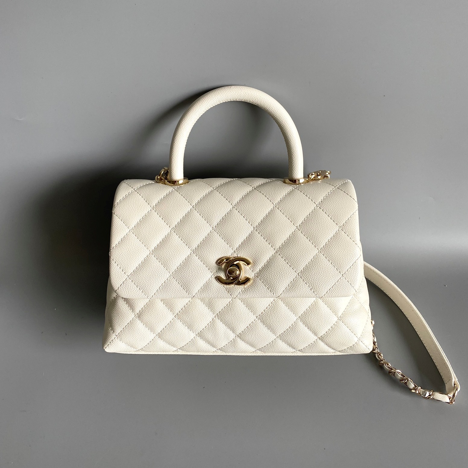 샤넬 CHANEL 2024 SS 캐비어 퀄팅 올화이트 코코 스몰 핸들백 AS186 커스텀급