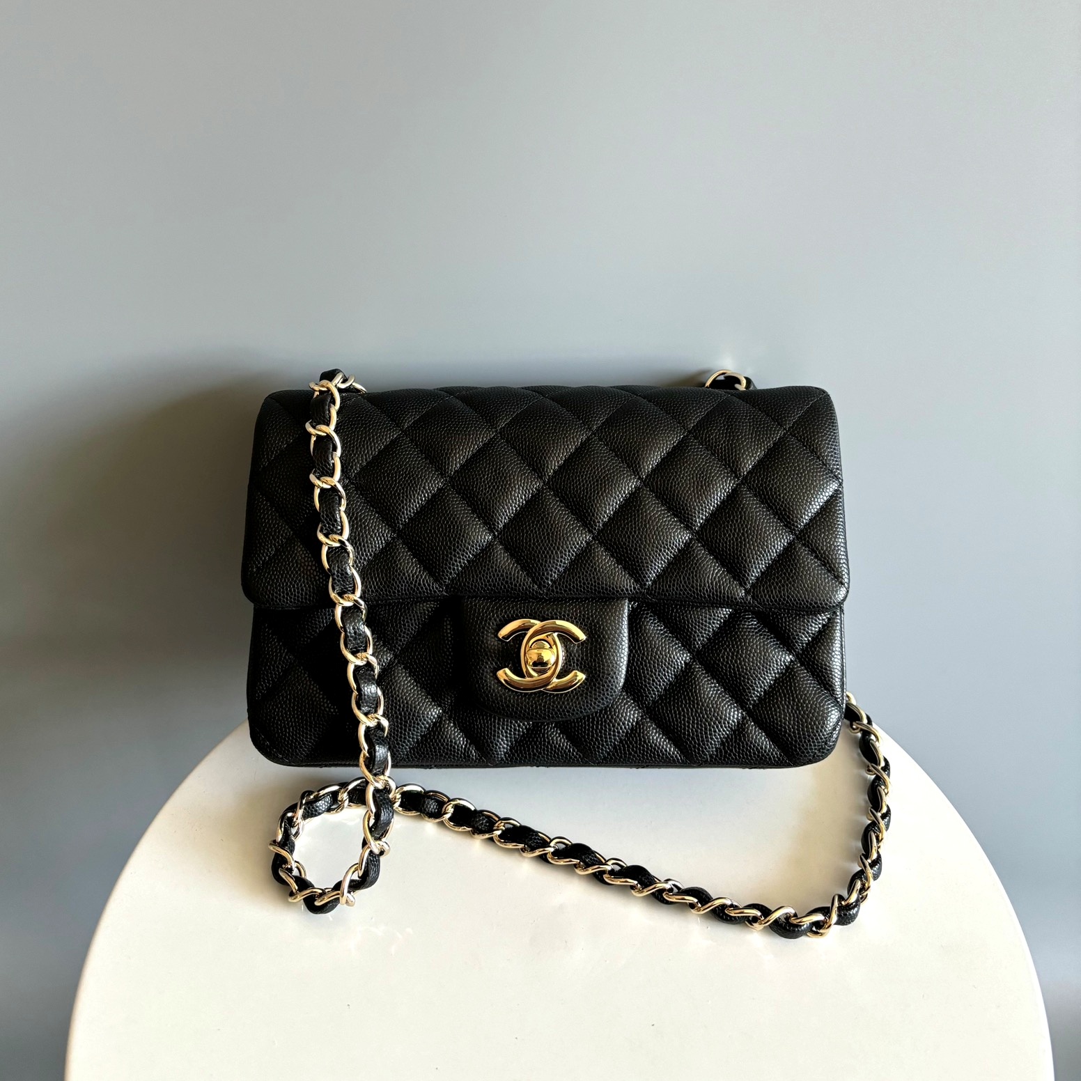 샤넬 CHANEL 2024 SS 캐비어 퀄팅 클래식 CF 골드메탈 플랩백 AS1116 커스텀급