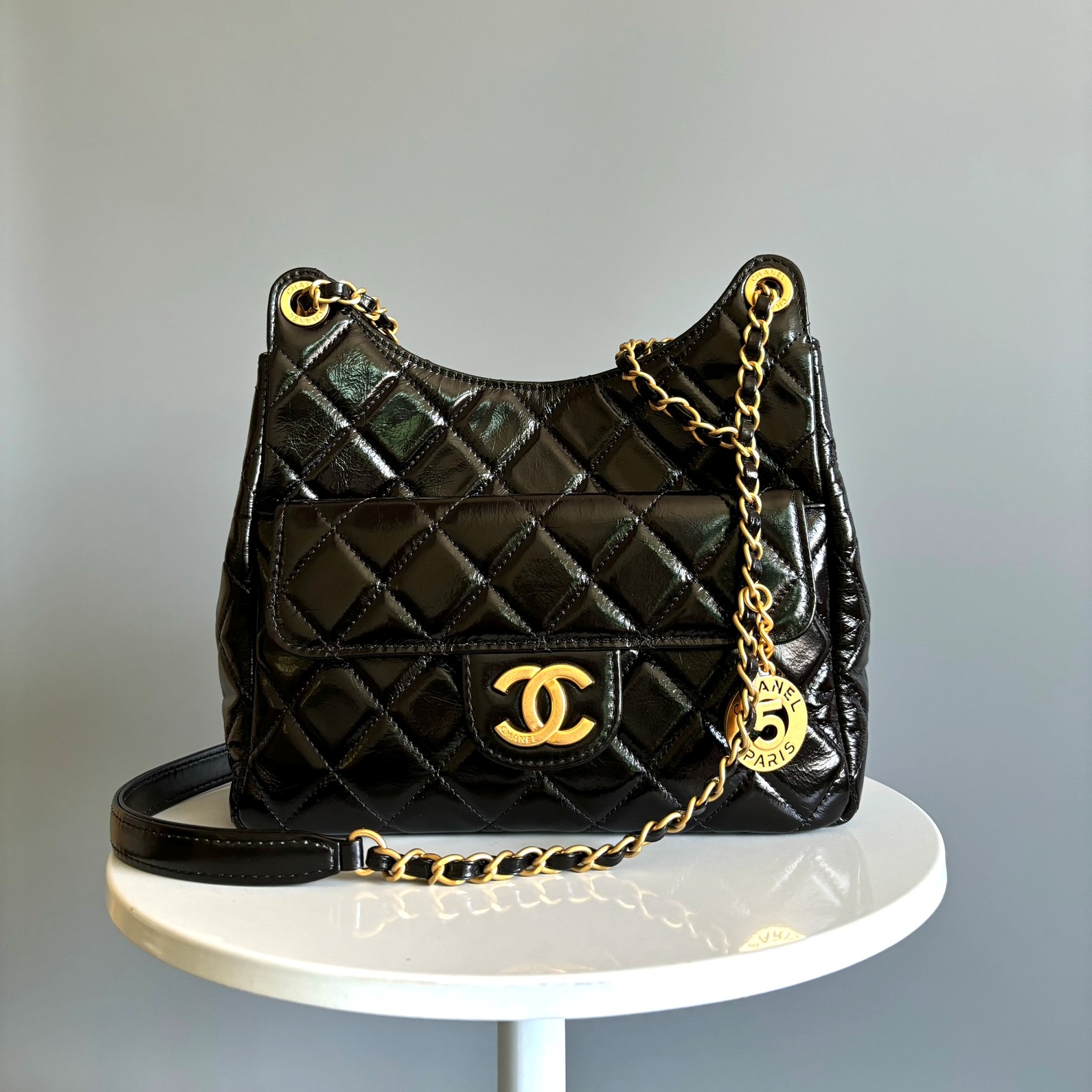 샤넬 CHANEL 2024 SS 오일 왁스 블랙 퀄팅 골드메탈 호보백 커스텀급