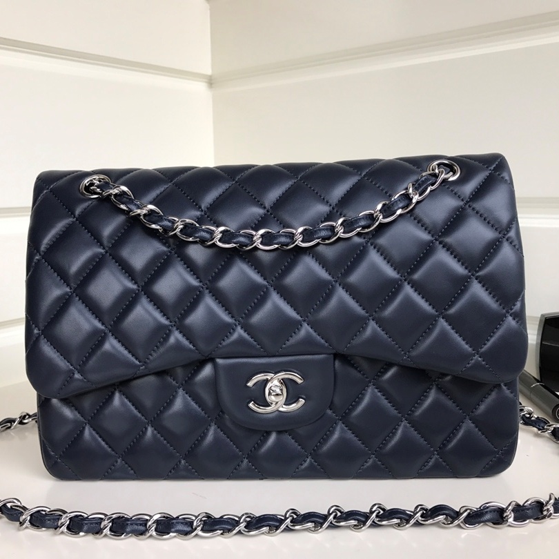 샤넬 CHANEL 2024 SS 램스킨 퀼팅 클래식 CF 네이비 실버메탈 플랩백 AS1113 커스텀급
