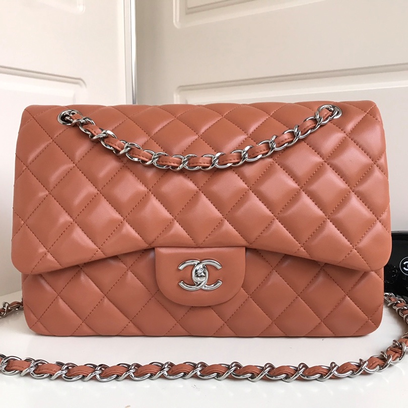 샤넬 CHANEL 2024 SS 램스킨 퀼팅 클래식 CF 카멜 실버메탈 플랩백 AS1113 커스텀급