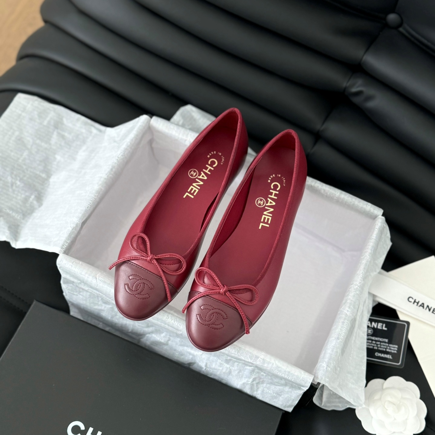 샤넬 CHANEL 2024 SS CC로고 버건디 투톤 여성 플랫슈즈 커스텀급