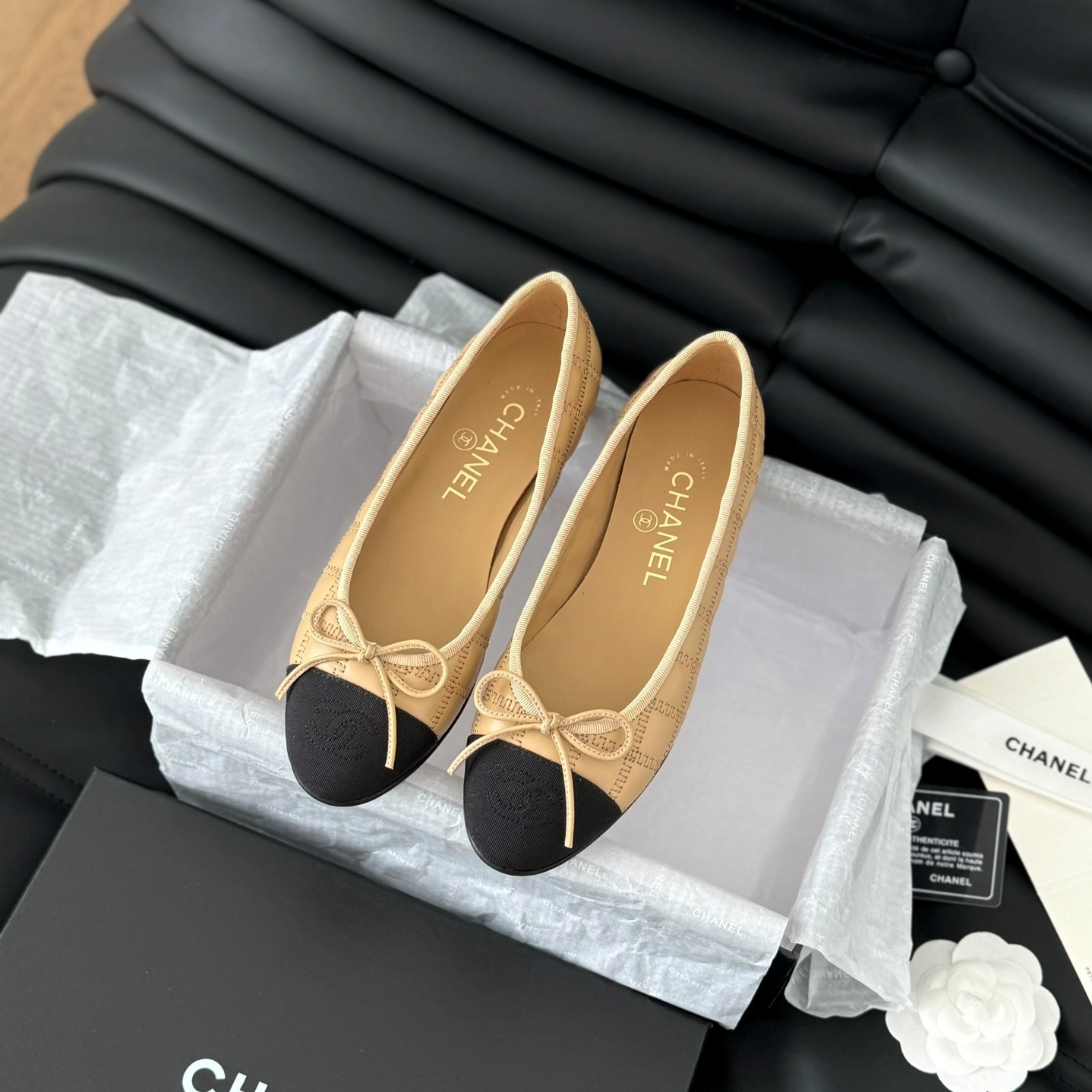 샤넬 CHANEL 2024 SS CC로고 베이지체크 투톤 여성 플랫슈즈 커스텀급