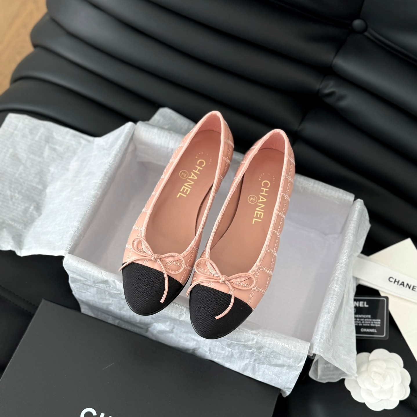 샤넬 CHANEL 2024 SS CC로고 핑크체크 투톤 여성 플랫슈즈 커스텀급