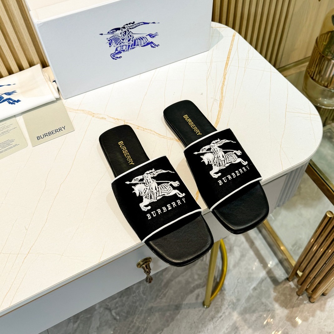 버버리 BURBERRY 2024 SS 로고 화이트자수 블랙 여성 슬리퍼 커스텀급