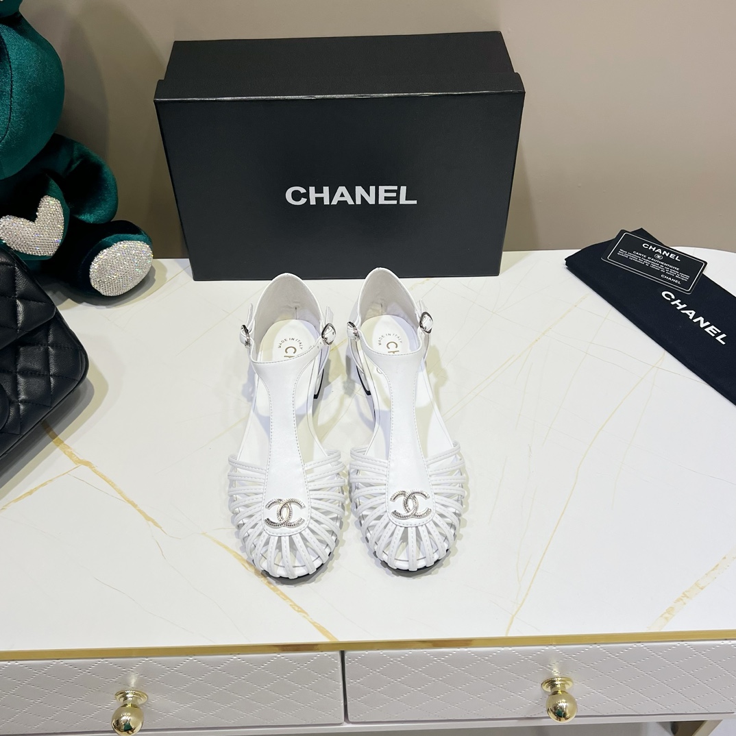 샤넬 CHANEL 2024 SS 스트라이프 로고 화이트 여성 샌들 커스텀급