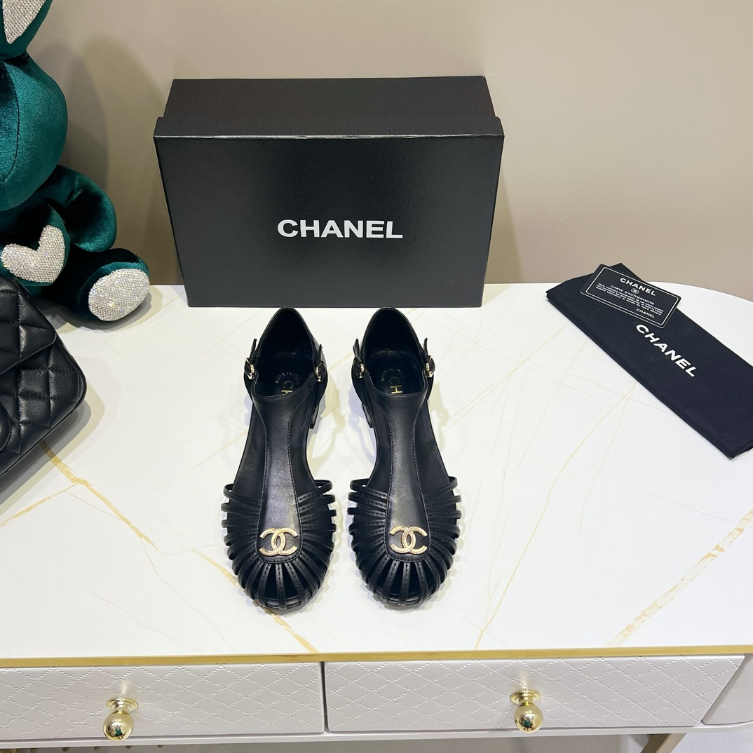 샤넬 CHANEL 2024 SS 스트라이프 로고 블랙 여성 샌들 커스텀급