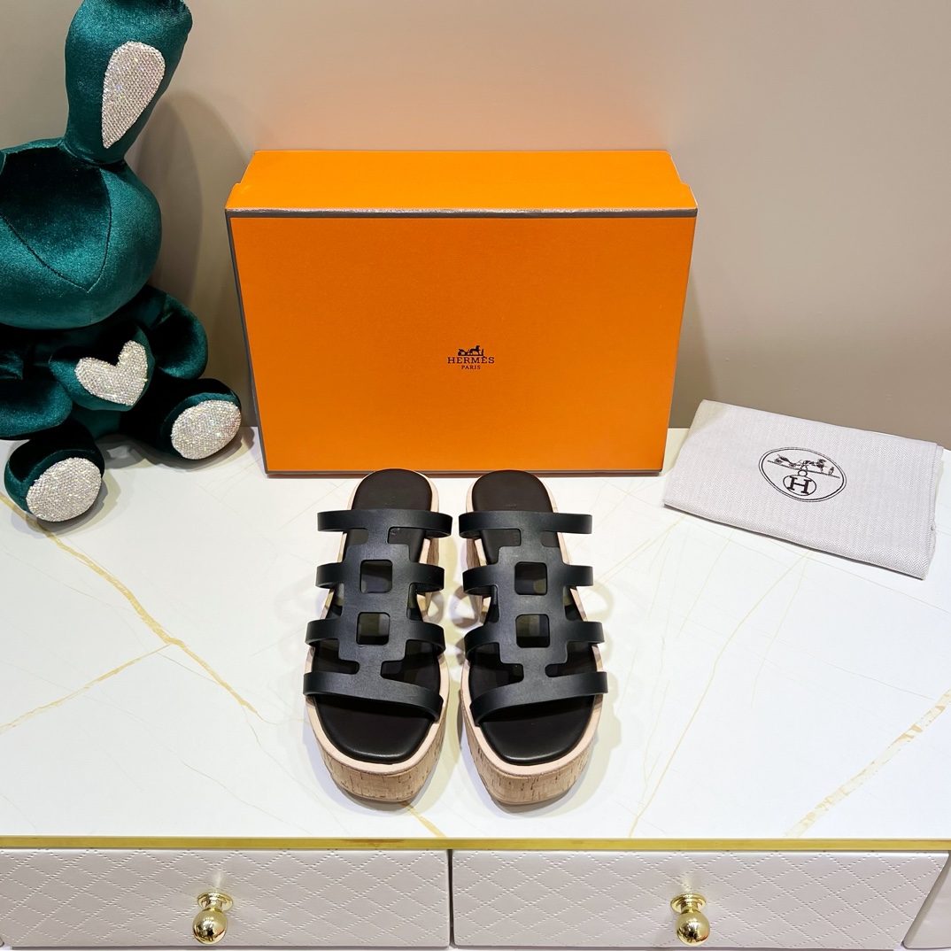 에르메스 HERMES 2024 SS 로고 블랙 여성 웨지힐 샌들 커스텀급