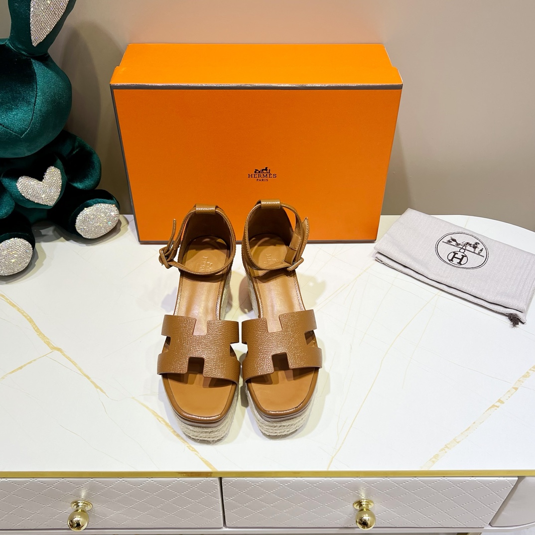에르메스 HERMES 2024 SS H로고 끈장식 카멜 여성 웨지힐 샌들 커스텀급