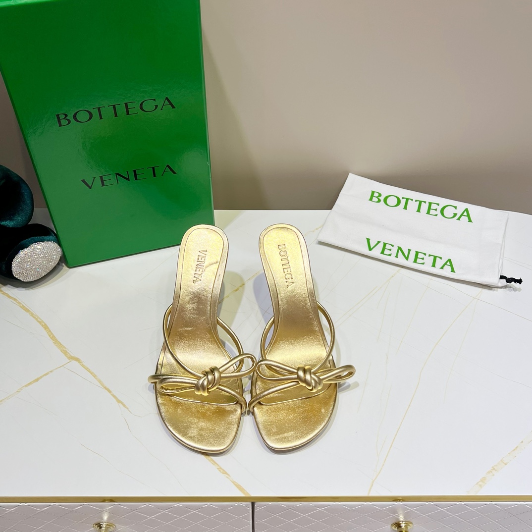 보테가 베네타 BOTTEGA VENETA 2024 SS 끈리본 골드 여성 슬리퍼 샌들 커스텀급