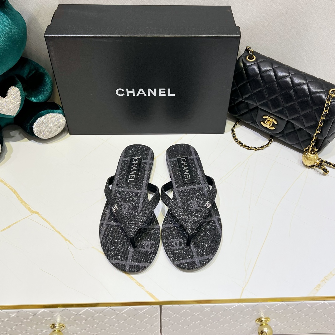 샤넬 CHANEL 2024 SS 패치로고 스팽글 블랙 여성 쪼리 커스텀급