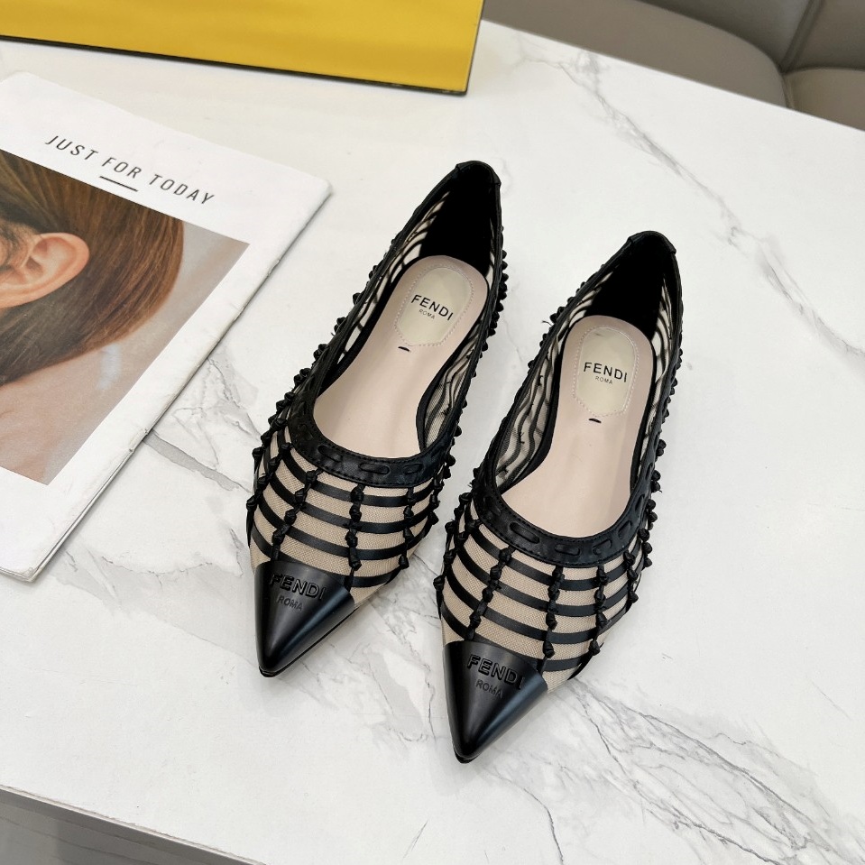 펜디 FENDI 2024 SS 캐릭터 로고 스트라이프 블랙 여성 플랫슈즈 커스텀급