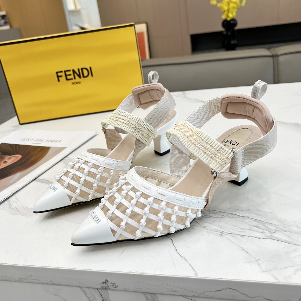 펜디 FENDI 2024 SS 캐릭터 로고 스트라이프 화이트 여성 구두 커스텀급