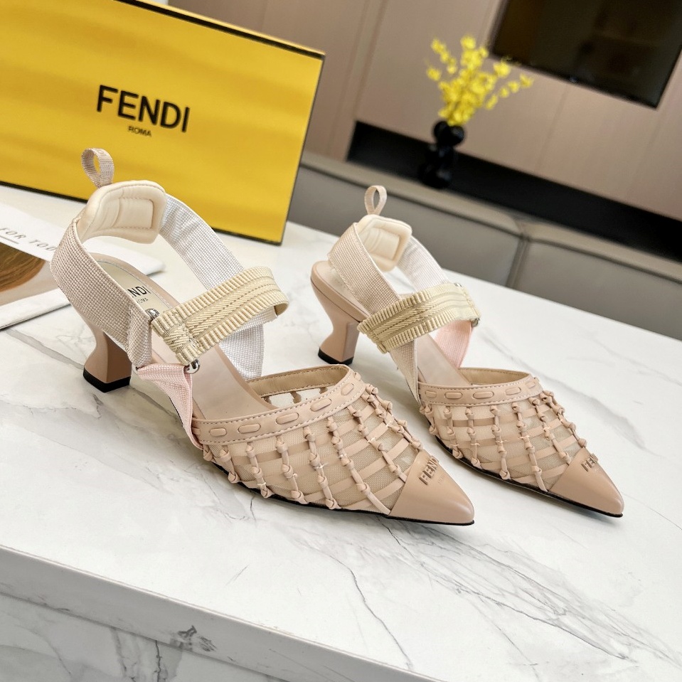 펜디 FENDI 2024 SS 캐릭터 로고 스트라이프 베이지 여성 구두 커스텀급