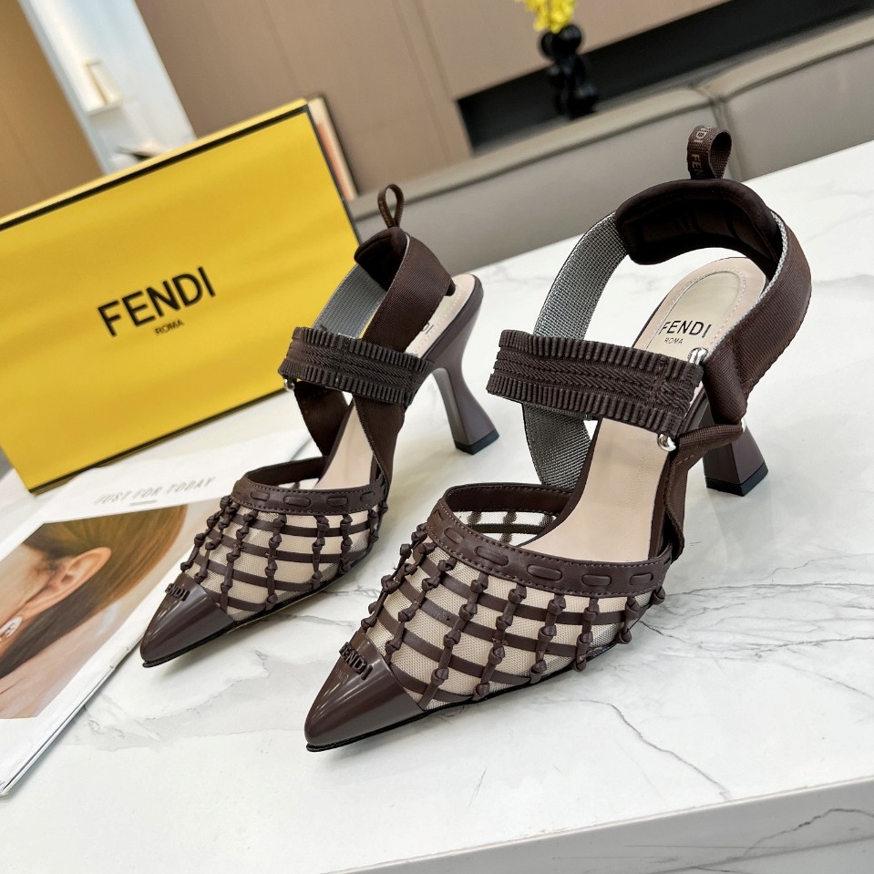 펜디 FENDI 2024 SS 캐릭터 로고 스트라이프 브라운 여성 하이힐 구두 커스텀급