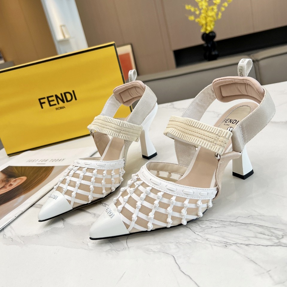 펜디 FENDI 2024 SS 캐릭터 로고 스트라이프 화이트 여성 하이힐 구두 커스텀급