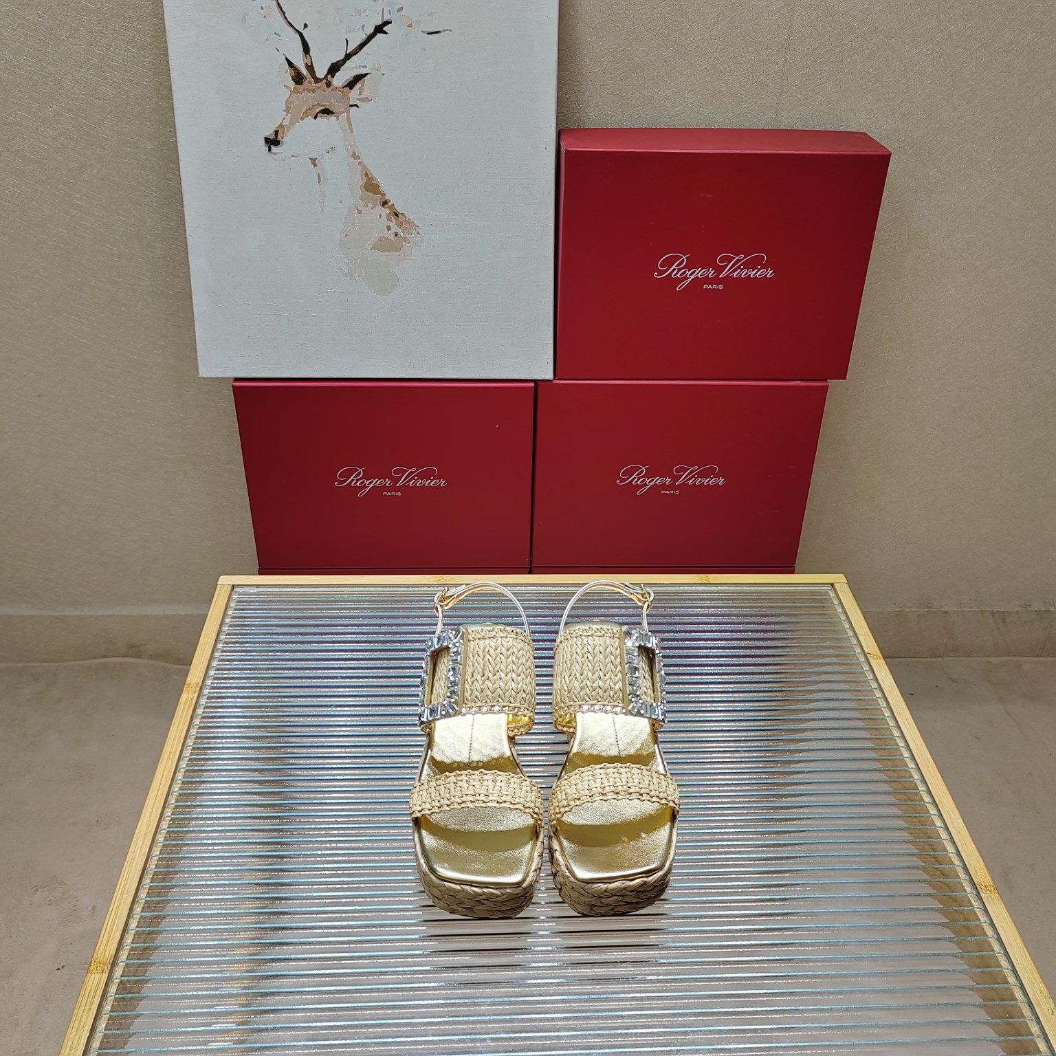 로저비비에 ROGER VIVIE 2024 SS 캐릭터 꼬임무늬 골드 여성 웨지힐 샌들 커스텀급