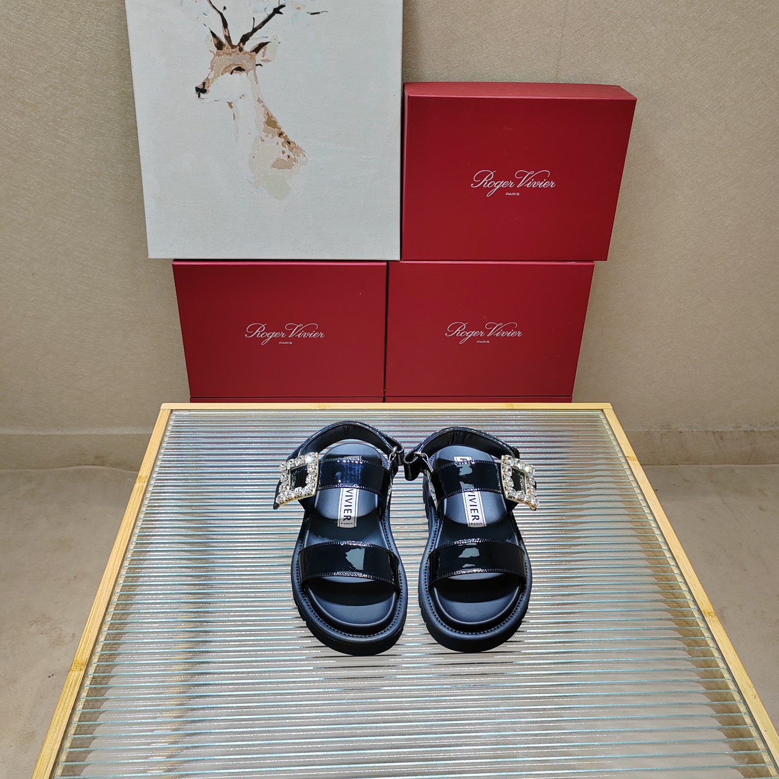 로저비비에 ROGER VIVIE 2024 SS 캐릭터 에나멜 블랙 여성 샌들 커스텀급