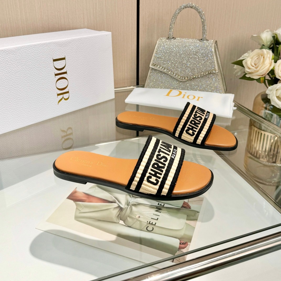 디올 DIOR 2024 SS 캐릭터 로고 아이보리 블랙라인 여성 슬리퍼 커스텀급