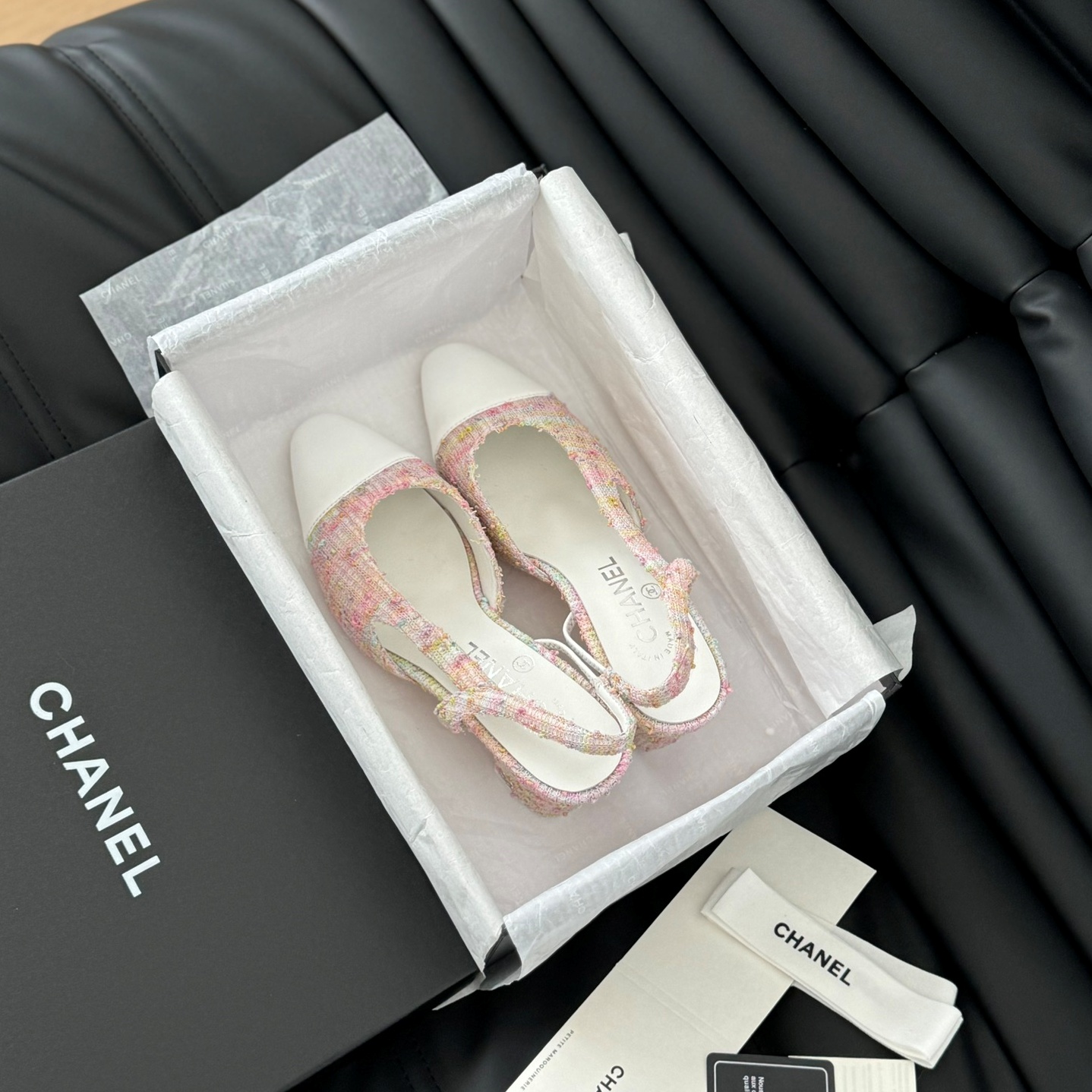 샤넬 CHANEL 2024 SS 캐릭터 로고 핑크 트위드 화이트 여성 구두 커스텀급