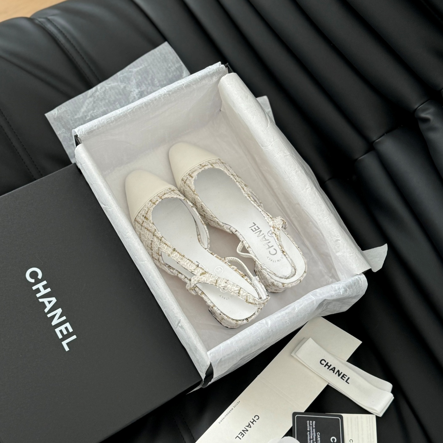 샤넬 CHANEL 2024 SS 캐릭터 로고 화이트 체크 트위드 화이트 여성 구두 커스텀급