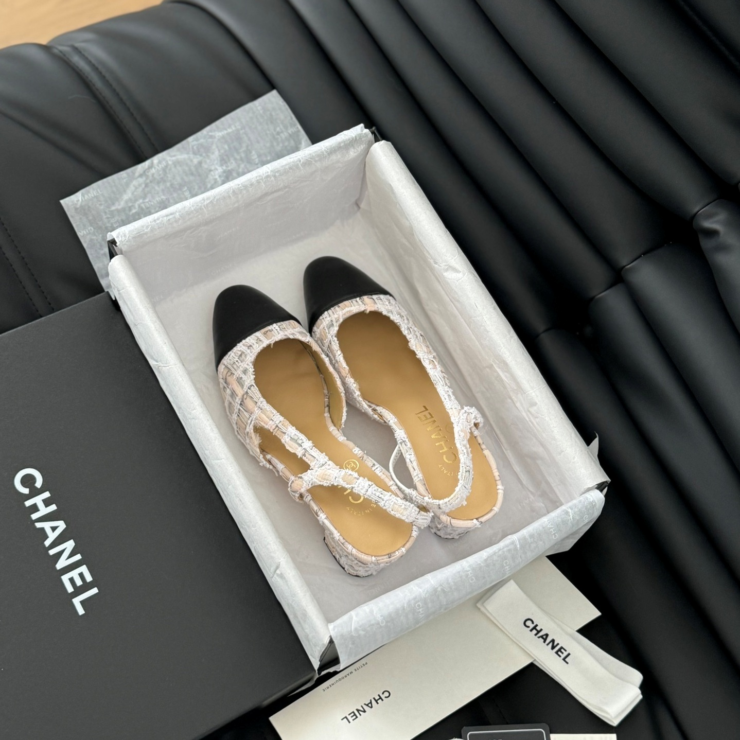 샤넬 CHANEL 2024 SS 캐릭터 로고 체크 트위드 블랙 여성 구두 커스텀급