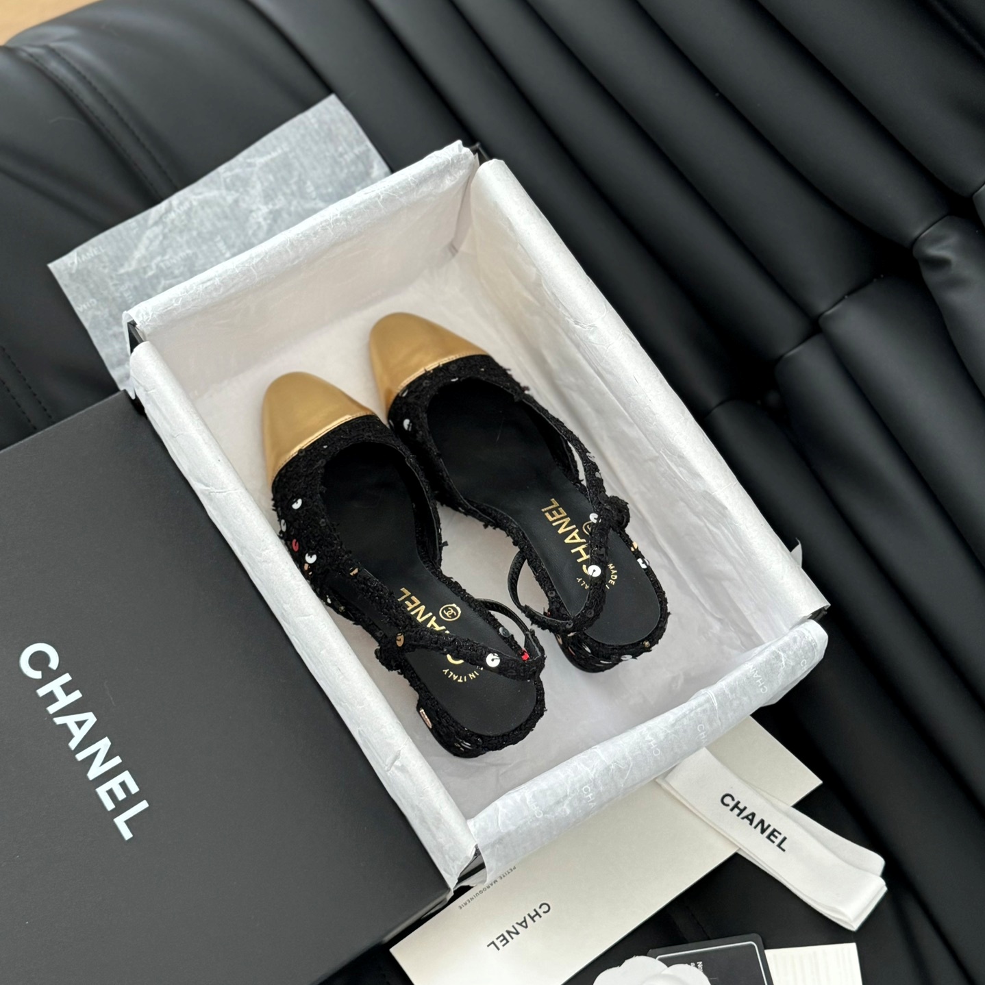 샤넬 CHANEL 2024 SS 캐릭터 로고 블랙 트위드 골드 여성 구두 커스텀급