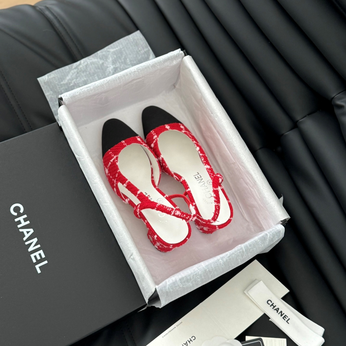 샤넬 CHANEL 2024 SS 캐릭터 로고 레드 트위드 블랙 여성 구두 커스텀급