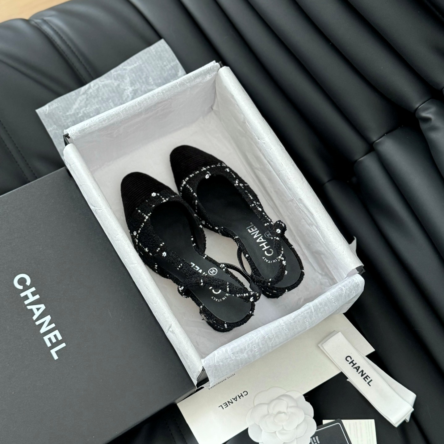 샤넬 CHANEL 2024 SS 캐릭터 로고 블랙 체크 트위드 블랙 여성 구두 커스텀급