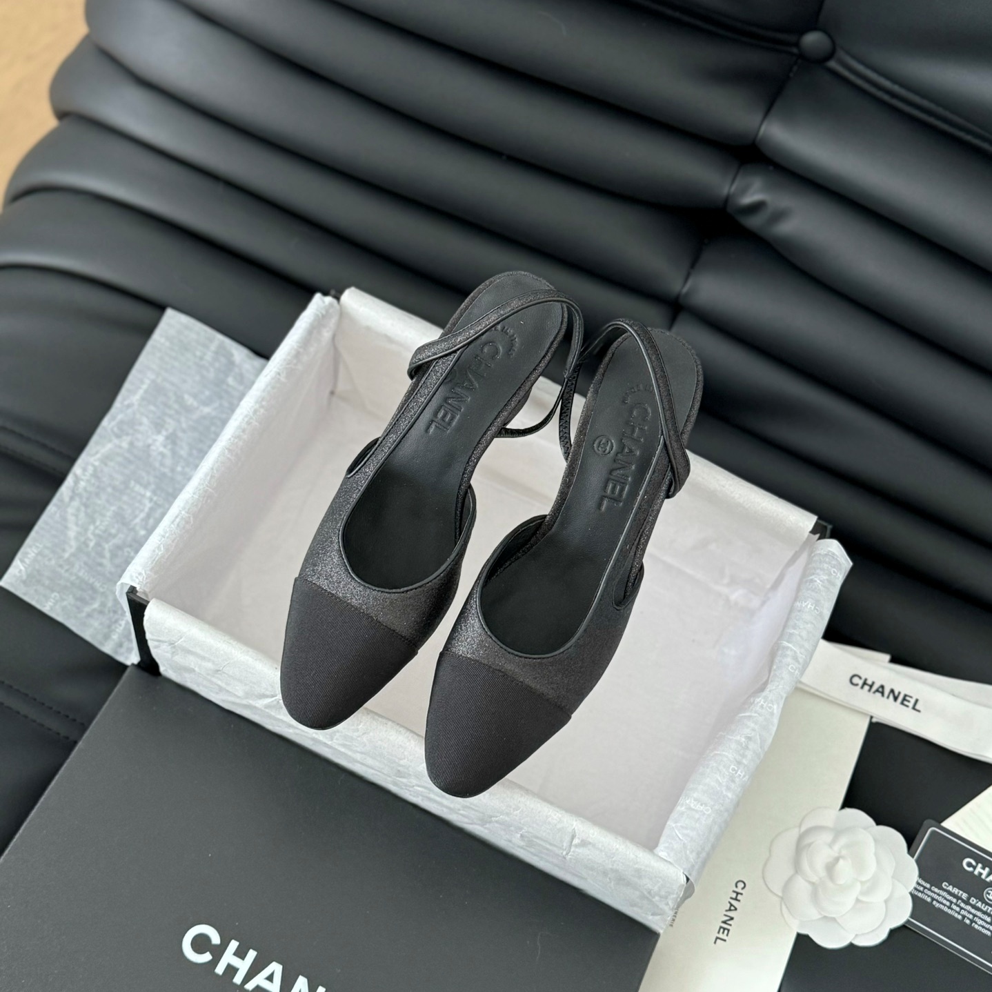 샤넬 CHANEL 2024 SS 캐릭터 로고 블랙 펄 블랙 여성 구두 커스텀급