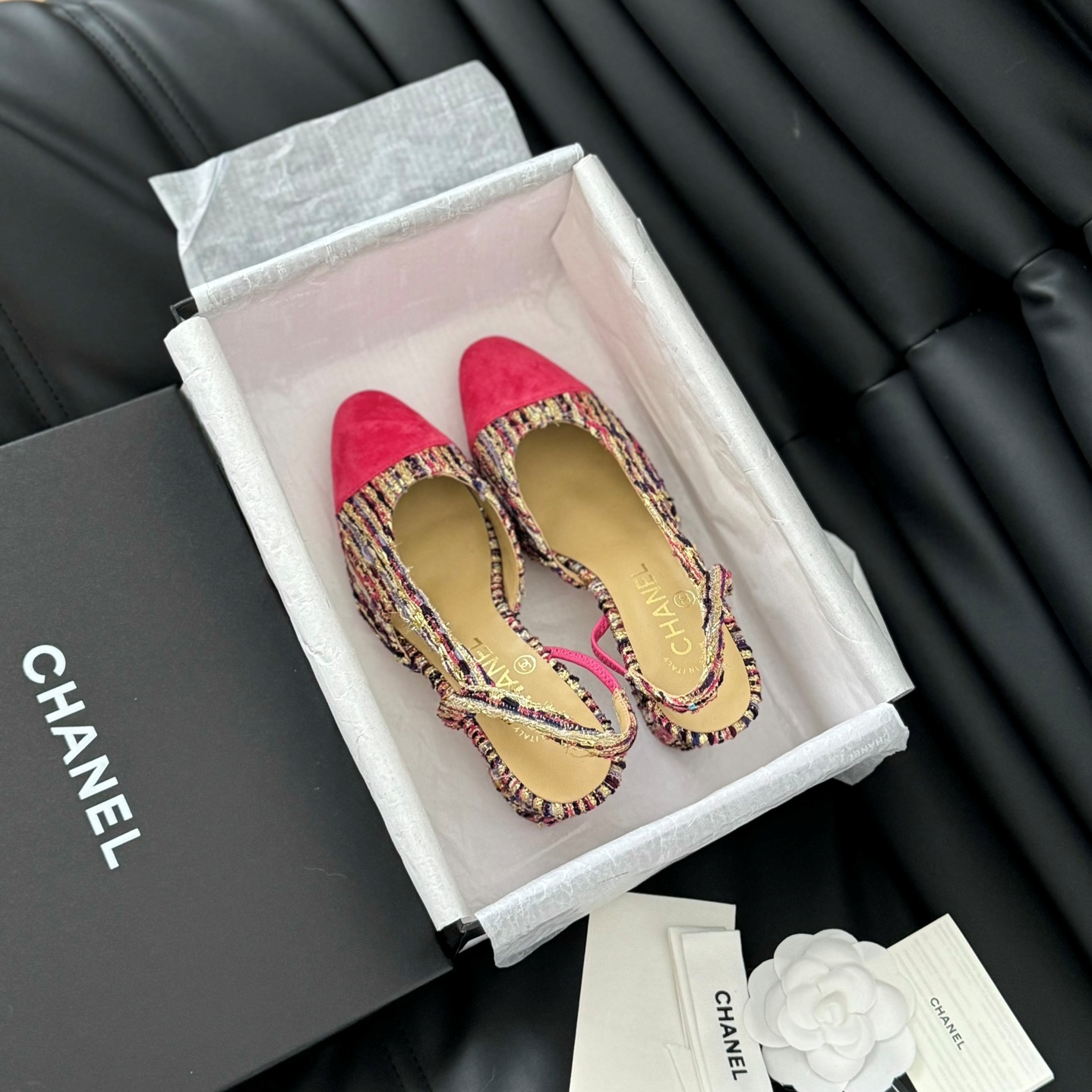 샤넬 CHANEL 2024 SS 캐릭터 로고 스트라이프 핑크 여성 구두 커스텀급