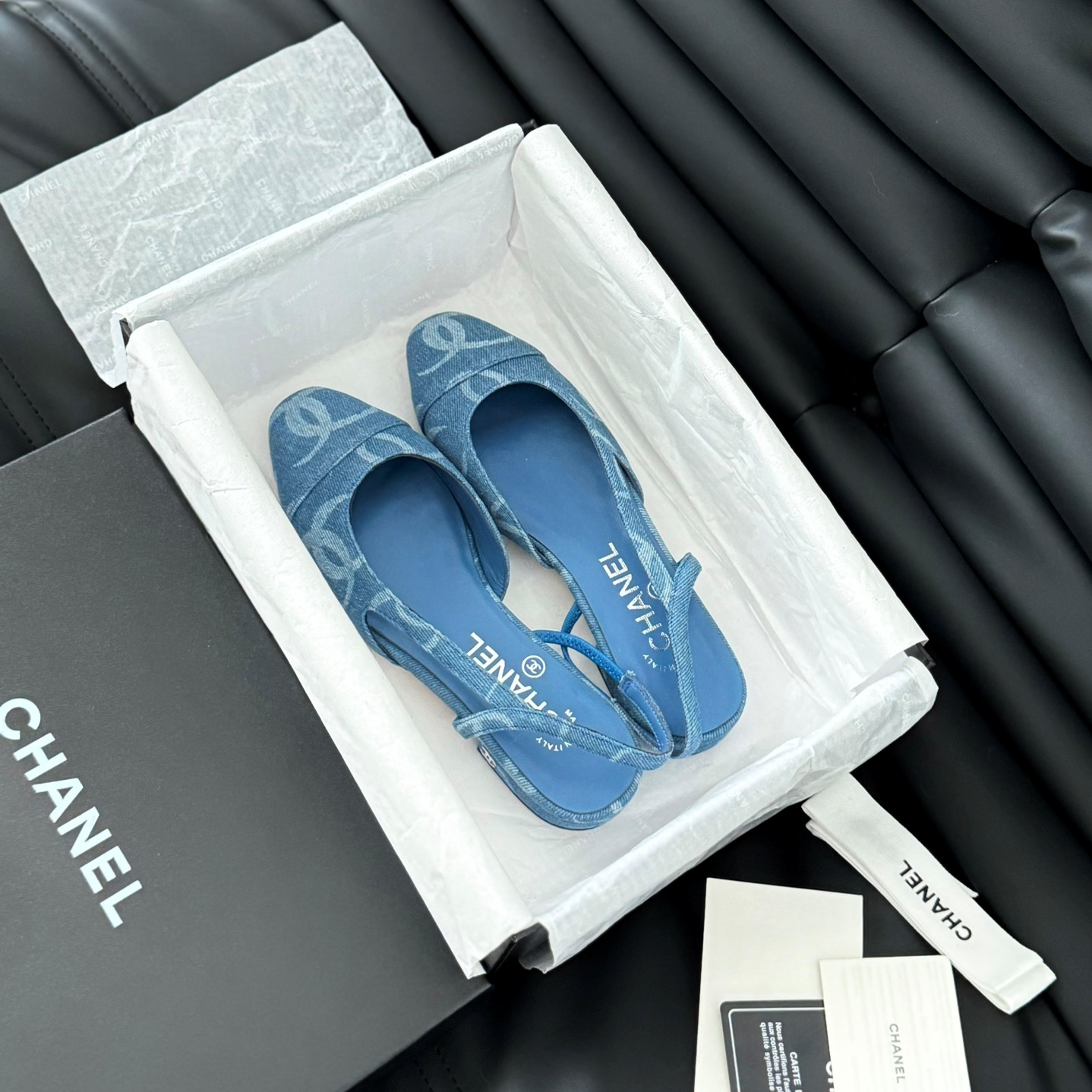 샤넬 CHANEL 2024 SS 캐릭터 로고 데님 연블루 여성 구두 커스텀급