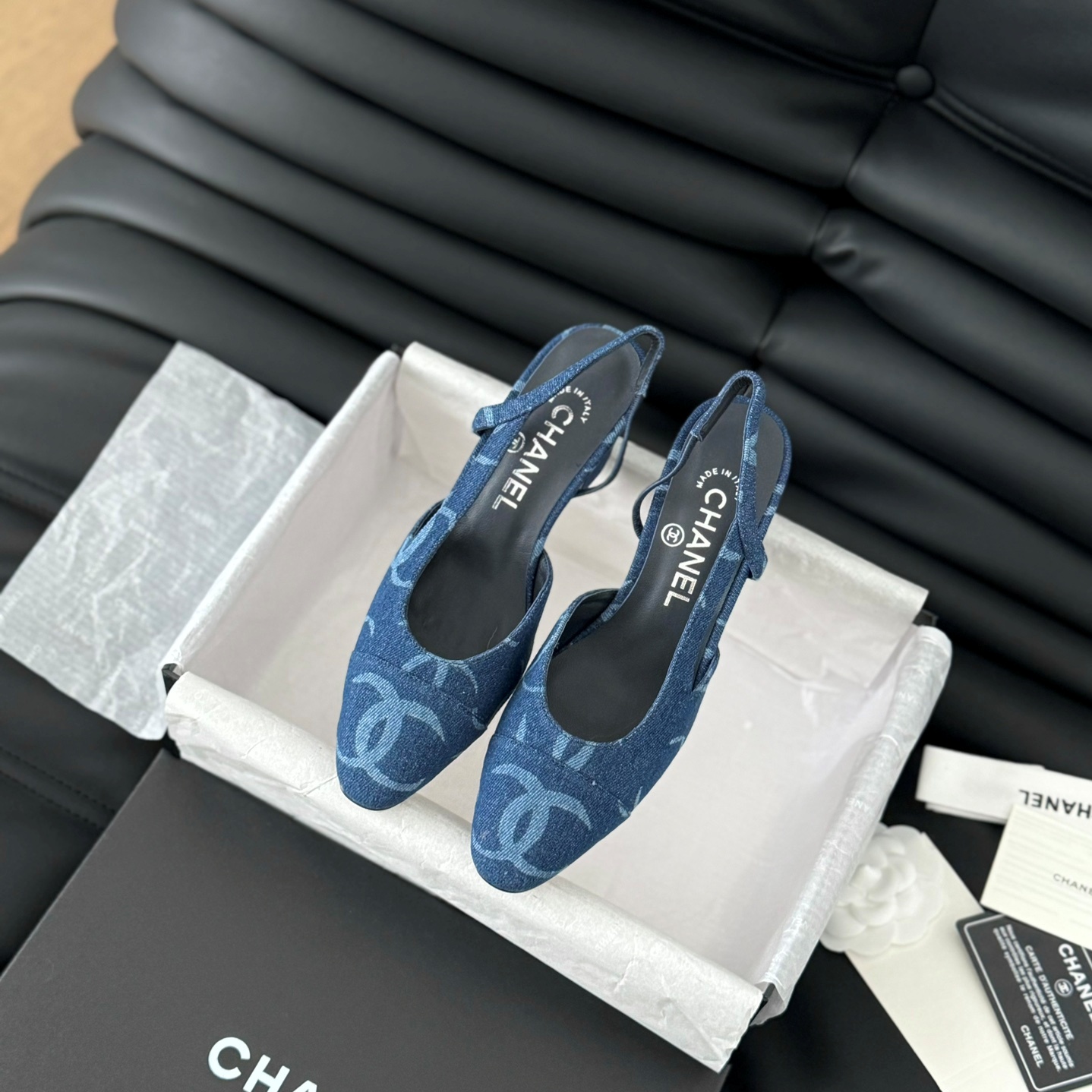 샤넬 CHANEL 2024 SS 캐릭터 로고 데님 딥블루 여성 구두 커스텀급