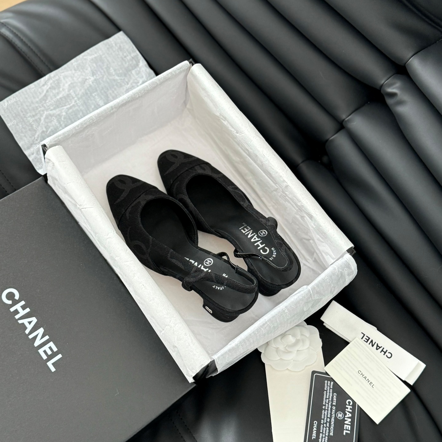 샤넬 CHANEL 2024 SS 캐릭터 로고 데님 블랙 여성 구두 커스텀급