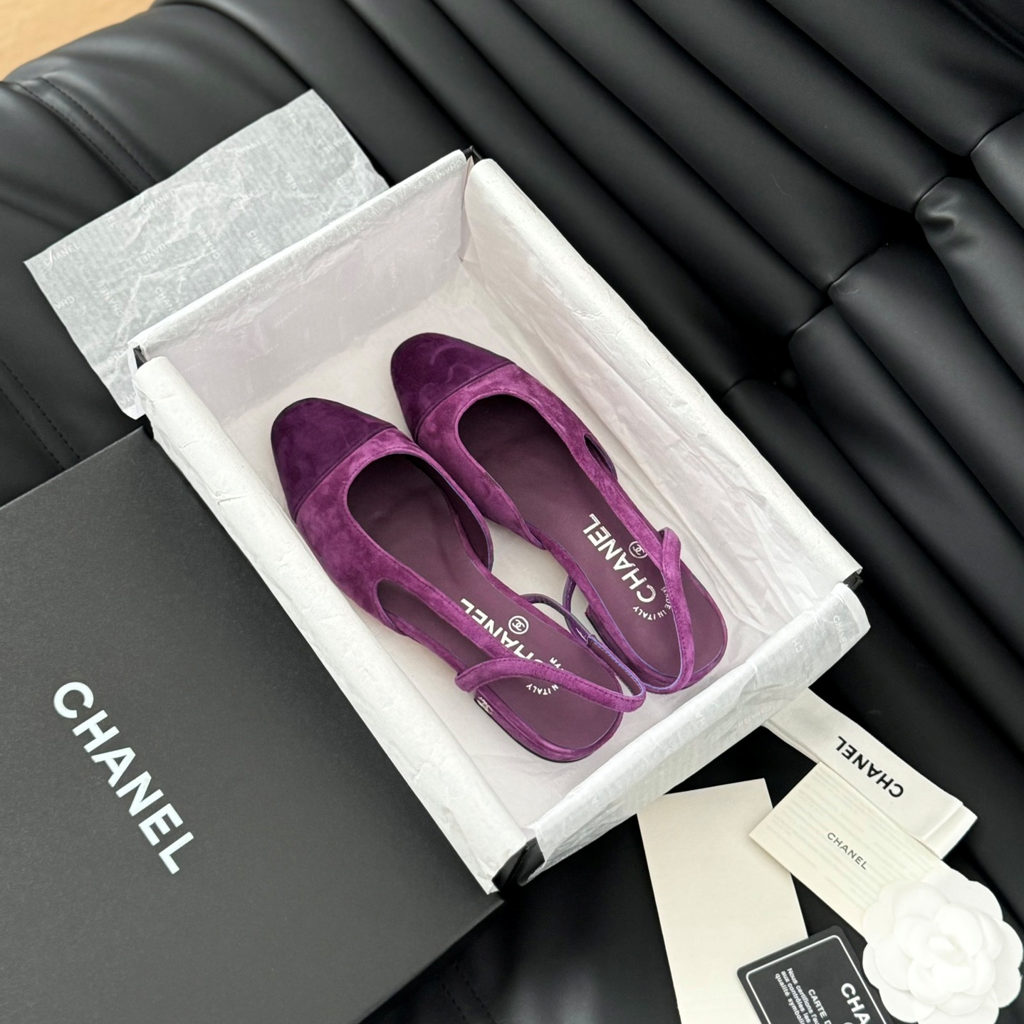 샤넬 CHANEL 2024 SS 캐릭터 로고 스웨이드 퍼플 여성 로우힐 구두 커스텀