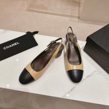 샤넬 CHANEL 2024 SS 캐릭터 로고 레더 베이지 블랙 여성 중힐 구두 커스텀급