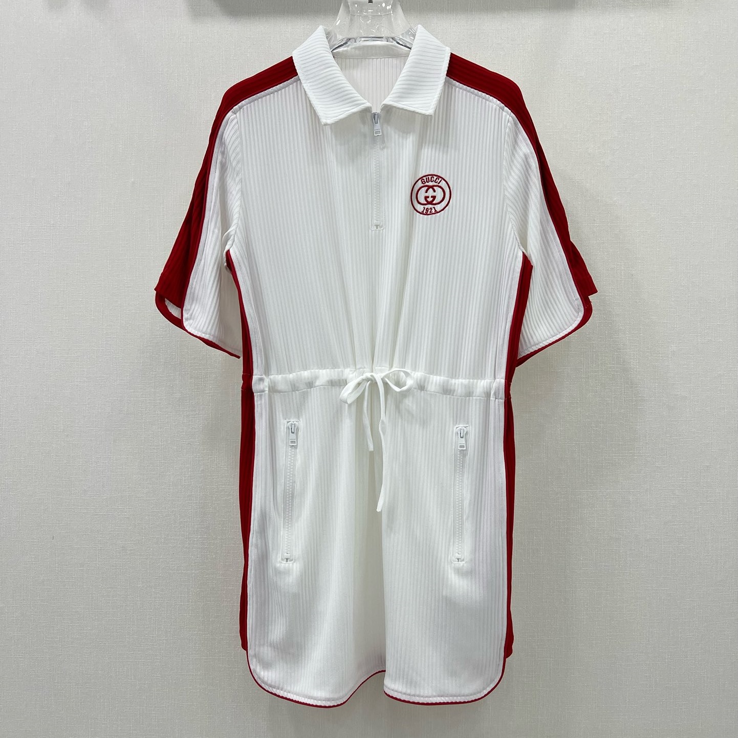 구찌 GUCCI 2024 SS 캐릭터 로고 자수 버건디라인 카라 끈장식 여성 원피스 커스텀급